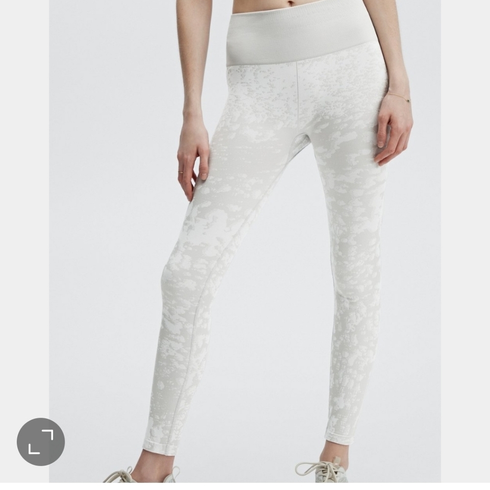 Fabletics | NWT High Waisted Seamless Mist Leggings Small/6